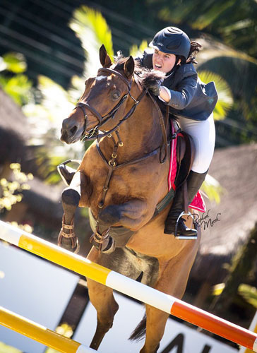 Julia Parente e seu Utah em clique de arquivo na 1ª Etapa do Oi Brasil Horse Show 2013 por Raphael Macek