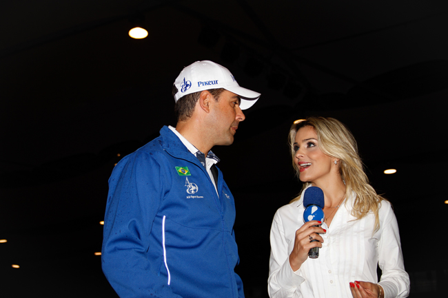 Doda em entrevista com Gabriela Pasqualin Rede TV Esportes; imagem: Luis Riuas