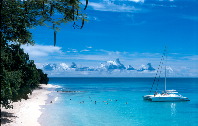 A praia de Batts Rock em Barbados: a joia do Caribe