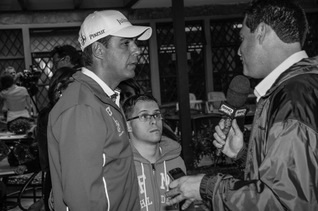 Claudio ao lado do ídolo Doda Miranda em entrevista com Band durante a coletiva de imprensa do Indoor 2013; imagem: Luis Ruas