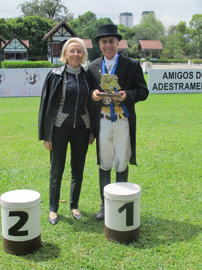Alexandre Morais de Oliveira, campeão na série Forte  II, com Ana Maria Mantegazza