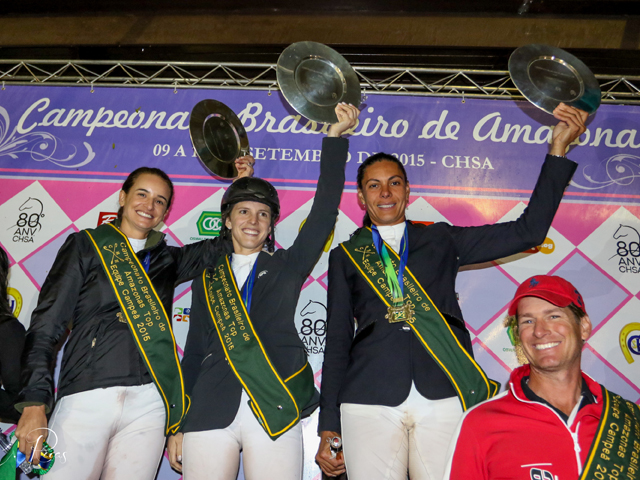 Bianca Matarazzo, Jennifer Foster e Kate de Wind sobem ao pódio das equipes no Brasileiro de Amazonas