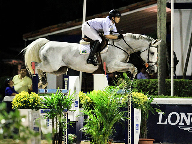 Zé Luiz de Carvalho é 2º a 1.45m e Pepê Muylaert, 3º, a 1.35 metro, na abertura do Rio Longines Equestrian Festival